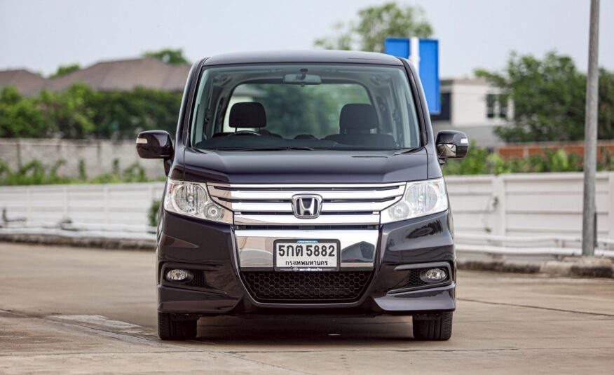 Honda Stepwagon Spada 2.0 PF-รถบ้านมือสอง