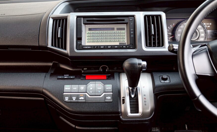 Honda Stepwagon Spada 2.0 PF-รถบ้านมือสอง