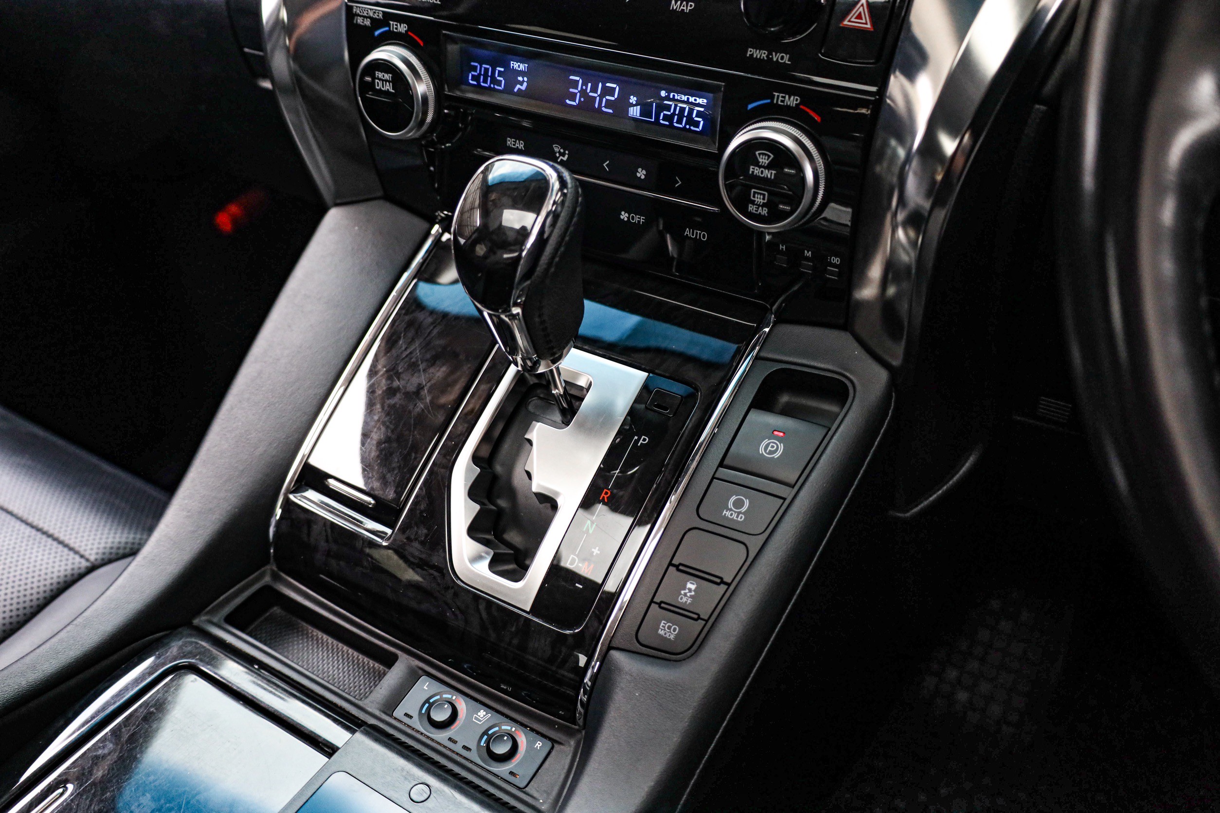 Toyota Alphard 2.5 S C-Package PF-รถบ้านมือสอง