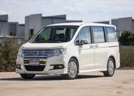 Honda Stepwagon Spada 2.0 PF-รถบ้านมือสอง