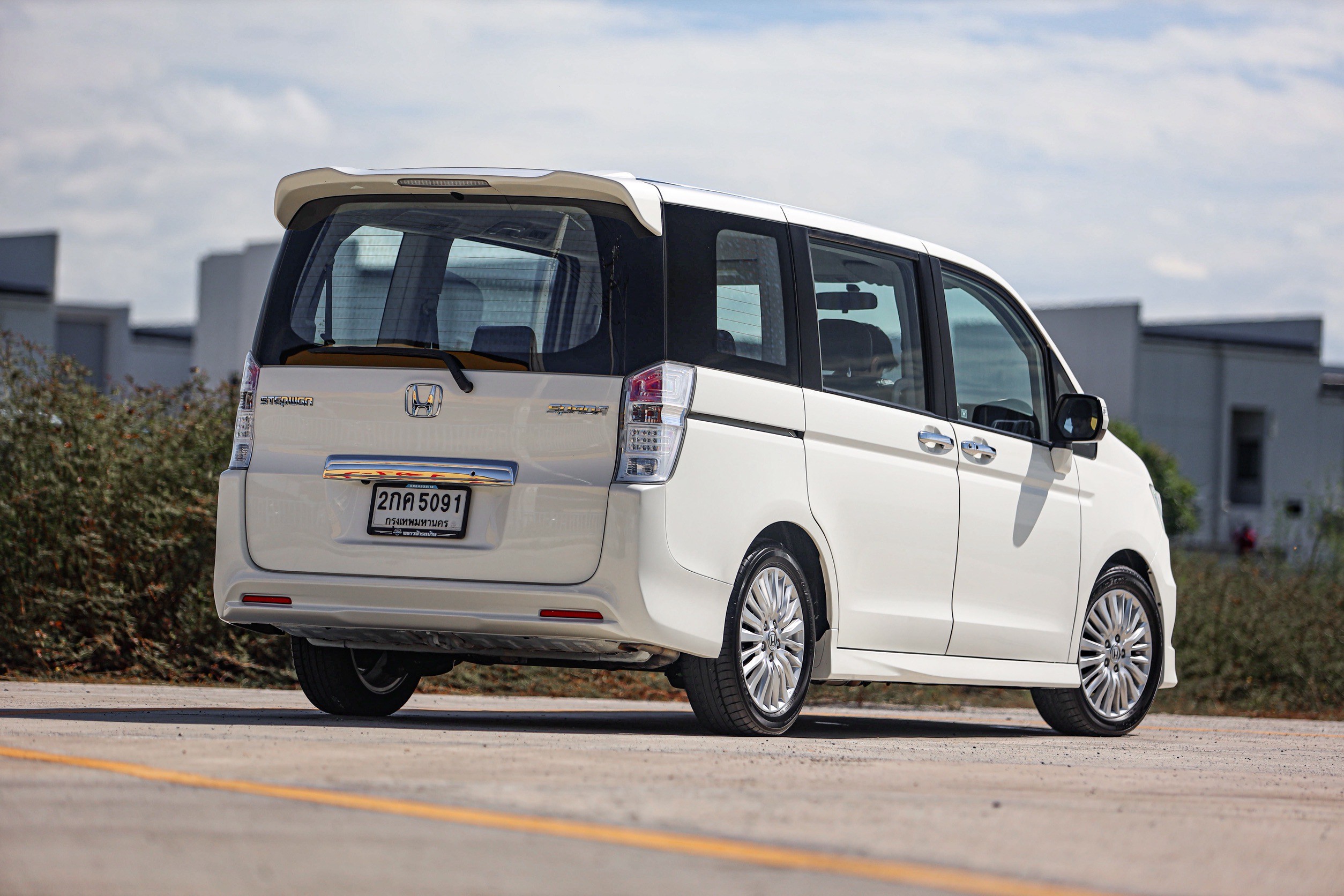 Honda Stepwagon Spada 2.0 PF-รถบ้านมือสอง
