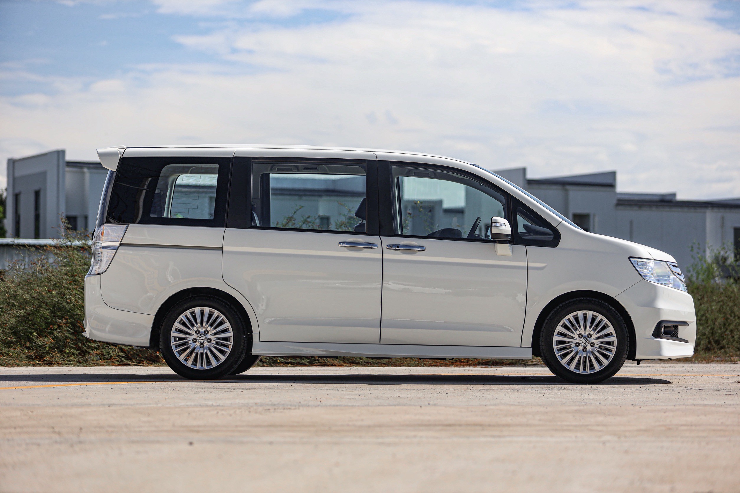 Honda Stepwagon Spada 2.0 PF-รถบ้านมือสอง