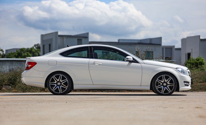 Mercedes Benz C180 Coupe PF-รถบ้านมือสอง