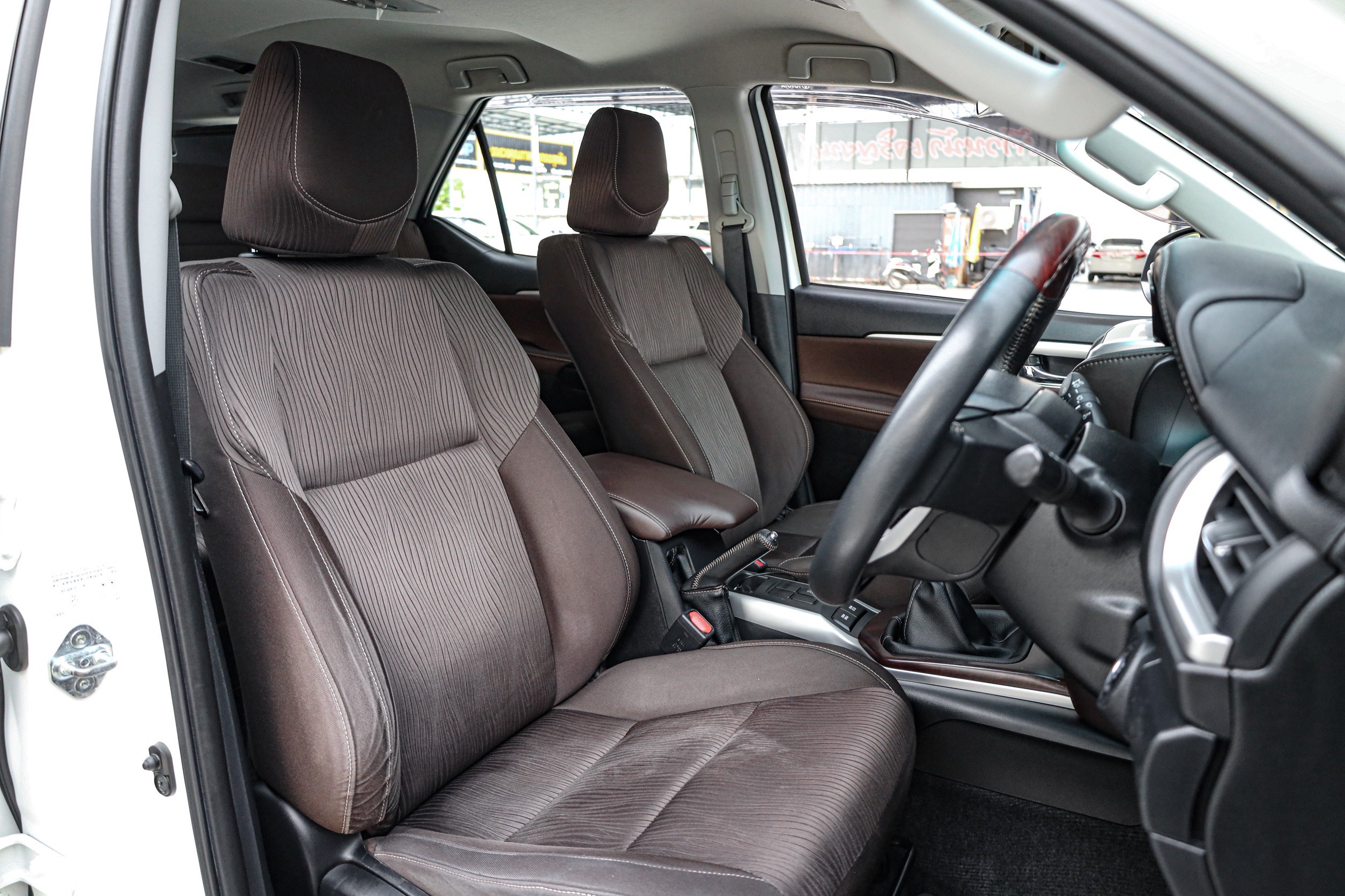 Toyota New Fortuner 2.4 G PF-รถบ้านมือสอง
