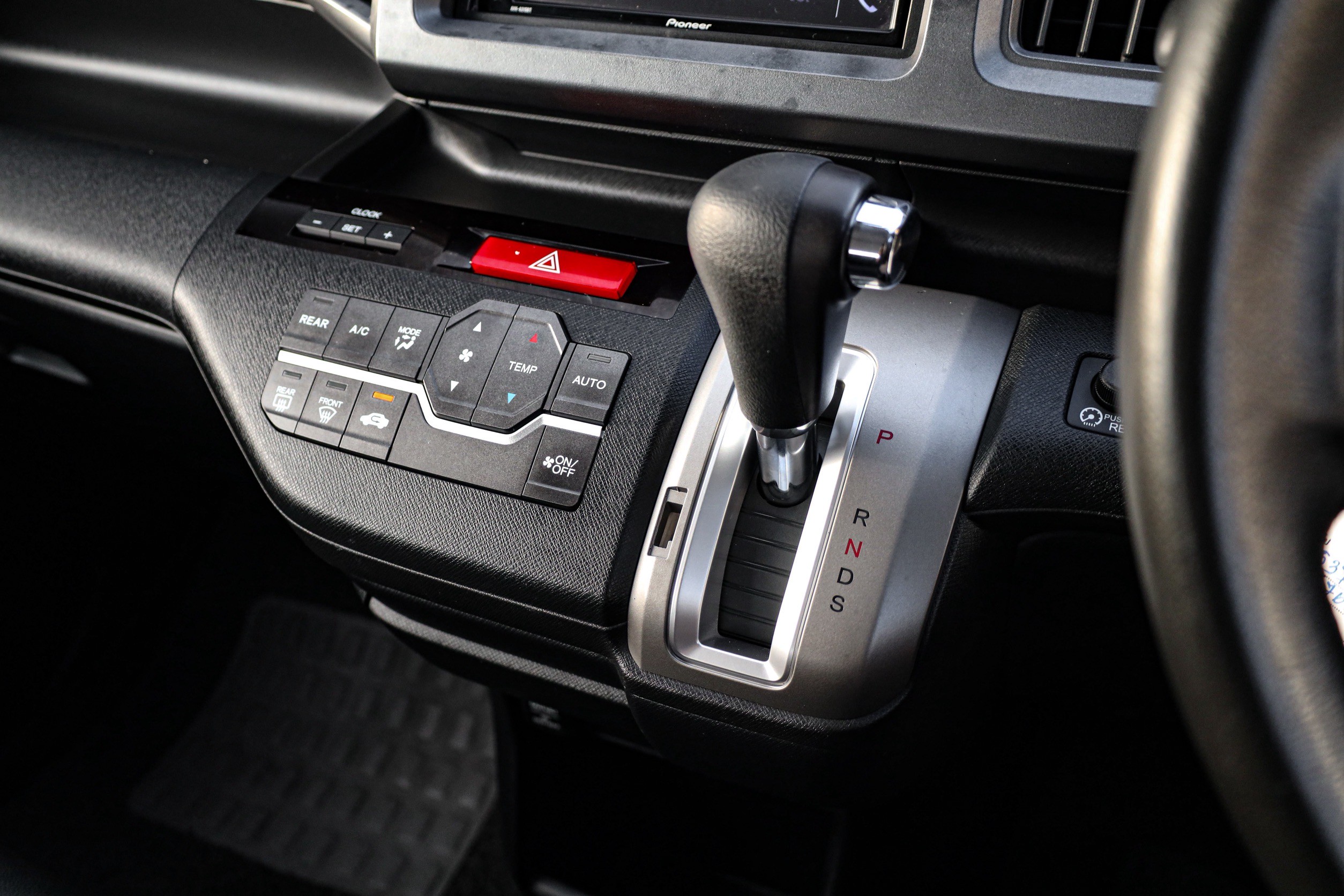 Honda Stepwagon Spada 2.0 PF-รถบ้านมือสอง