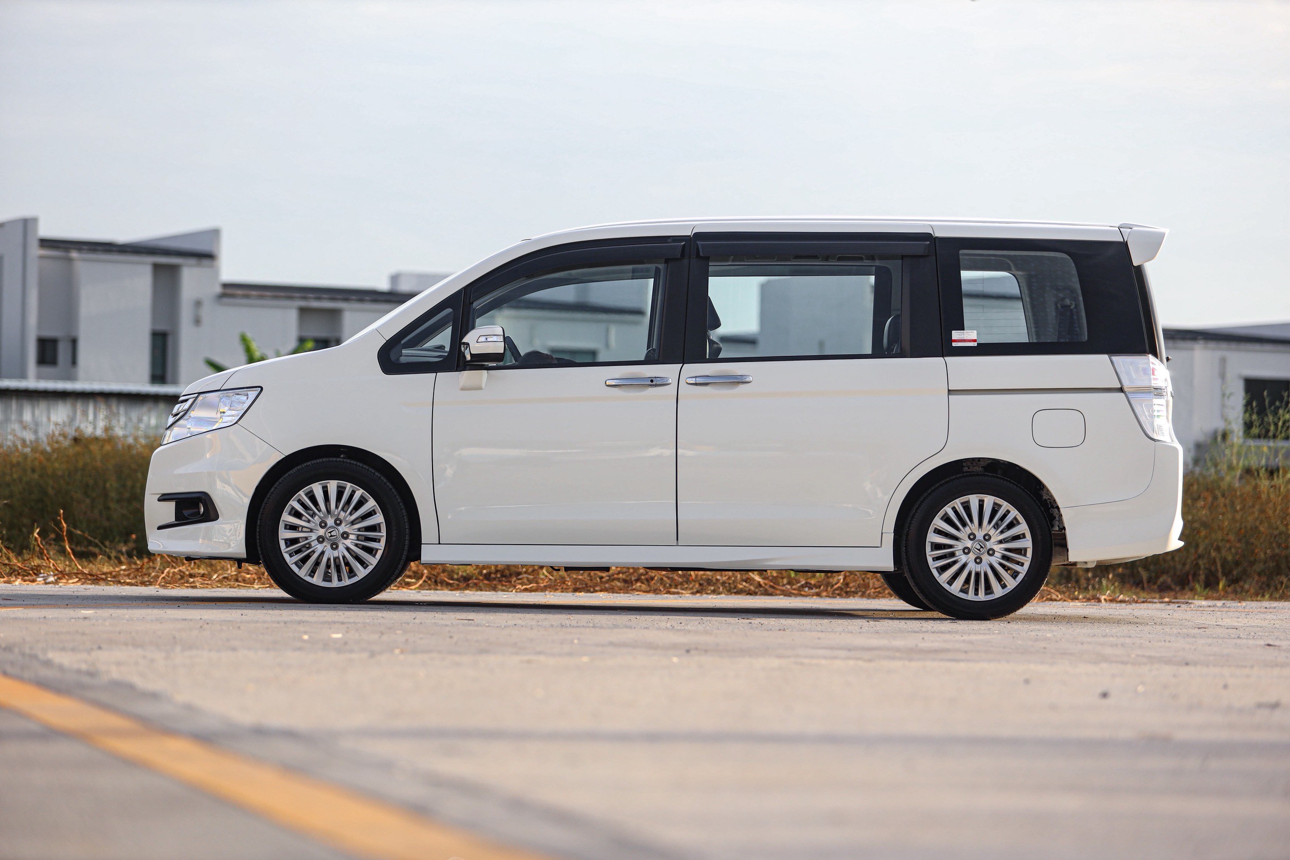 Honda Stepwagon Spada 2.0 PF-รถบ้านมือสอง