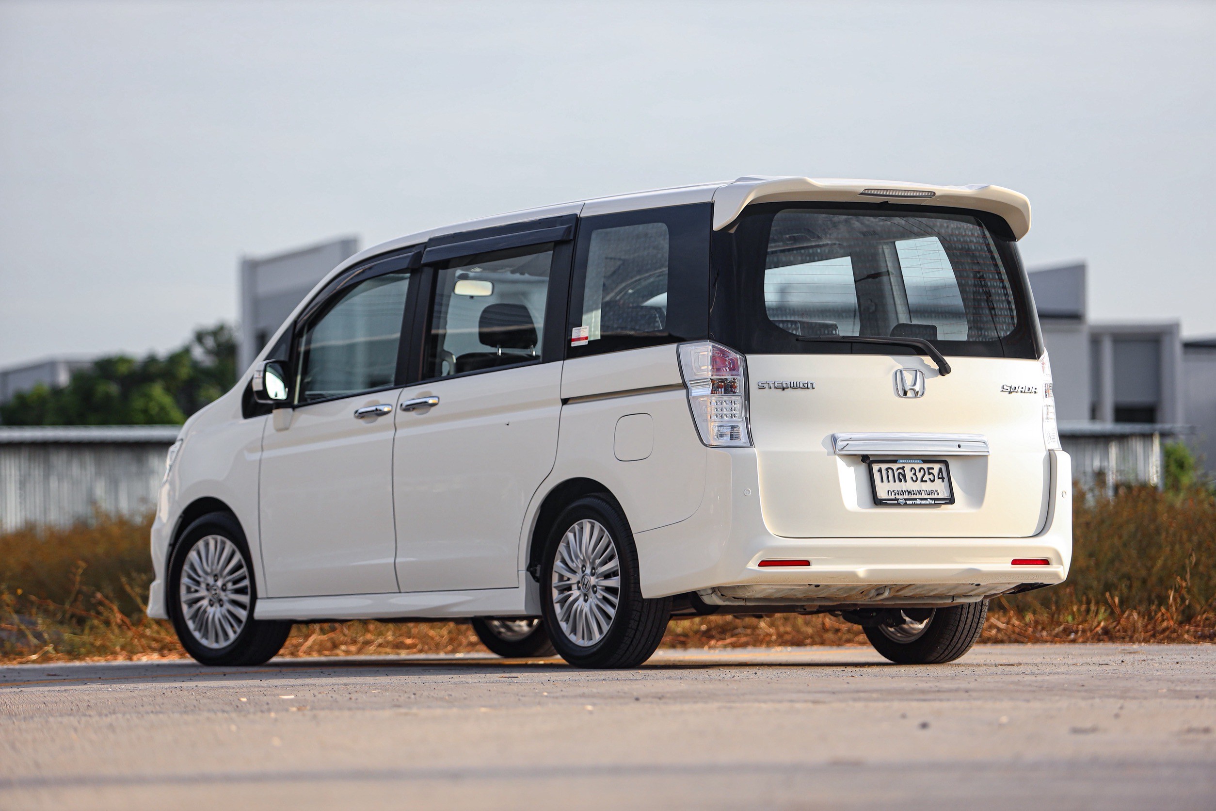 Honda Stepwagon Spada 2.0 PF-รถบ้านมือสอง