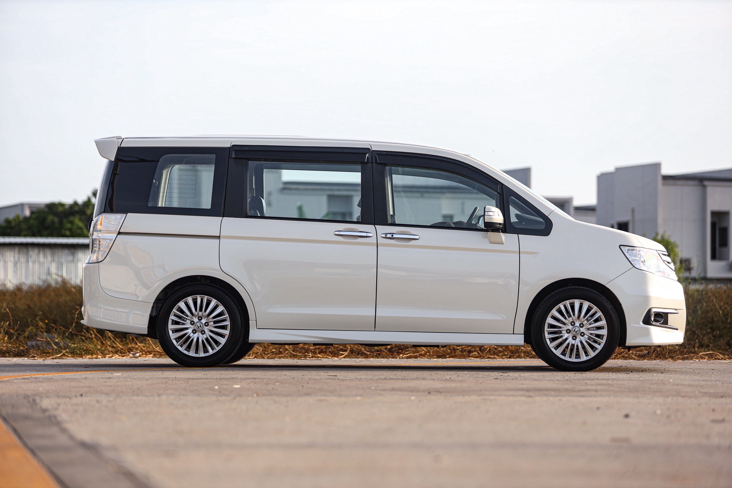 Honda Stepwagon Spada 2.0 PF-รถบ้านมือสอง