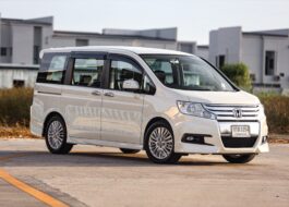 Honda Stepwagon Spada 2.0 PF-รถบ้านมือสอง