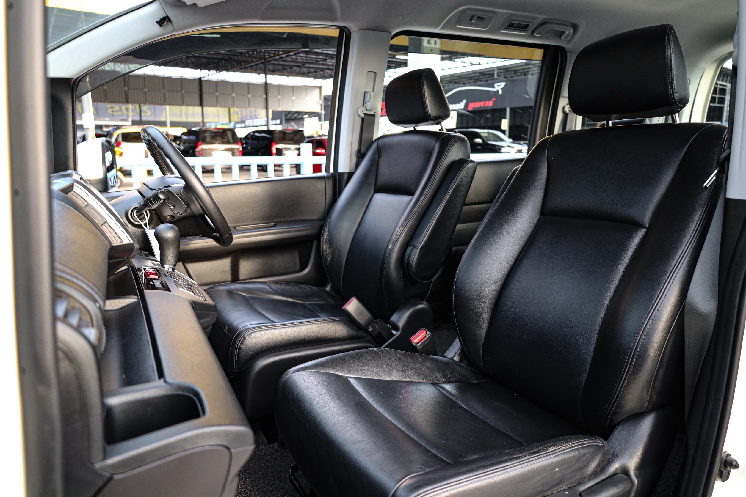 Honda Stepwagon Spada 2.0 PF-รถบ้านมือสอง