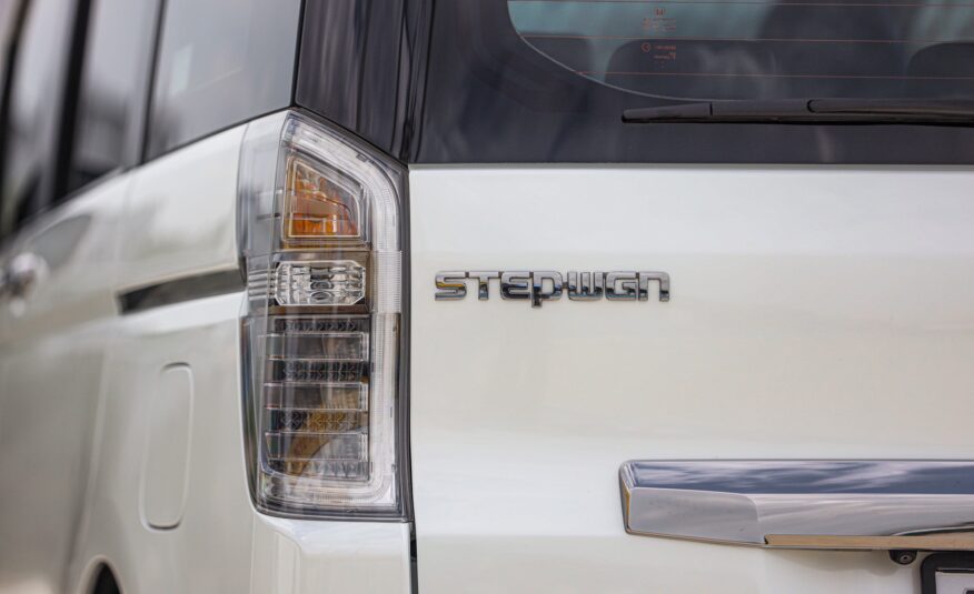 Honda Stepwagon Spada 2.0 EL PF-รถบ้านมือสอง