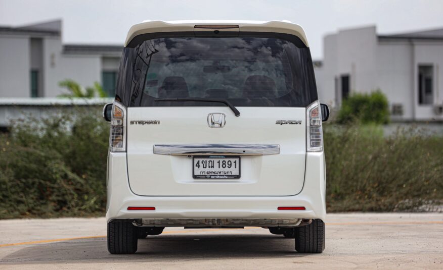 Honda Stepwagon Spada 2.0 EL PF-รถบ้านมือสอง