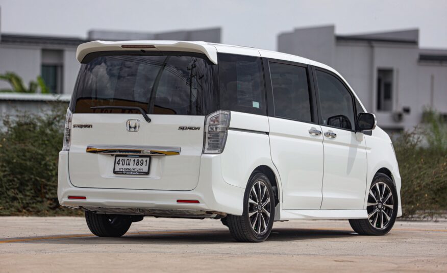 Honda Stepwagon Spada 2.0 EL PF-รถบ้านมือสอง
