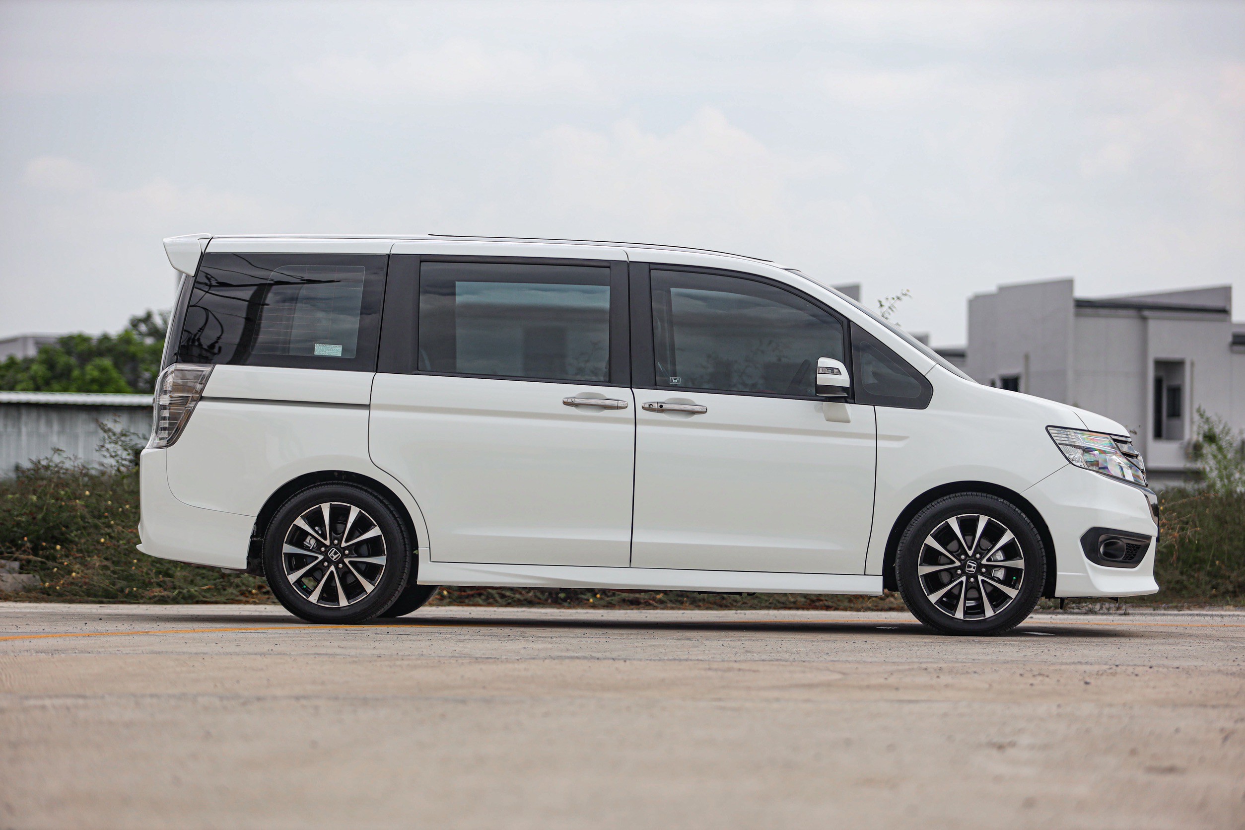 Honda Stepwagon Spada 2.0 EL PF-รถบ้านมือสอง
