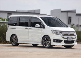 Honda Stepwagon Spada 2.0 EL PF-รถบ้านมือสอง
