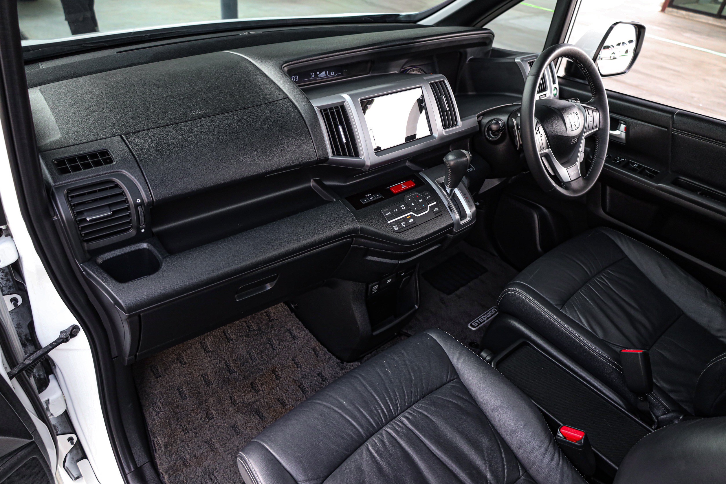 Honda Stepwagon Spada 2.0 EL PF-รถบ้านมือสอง