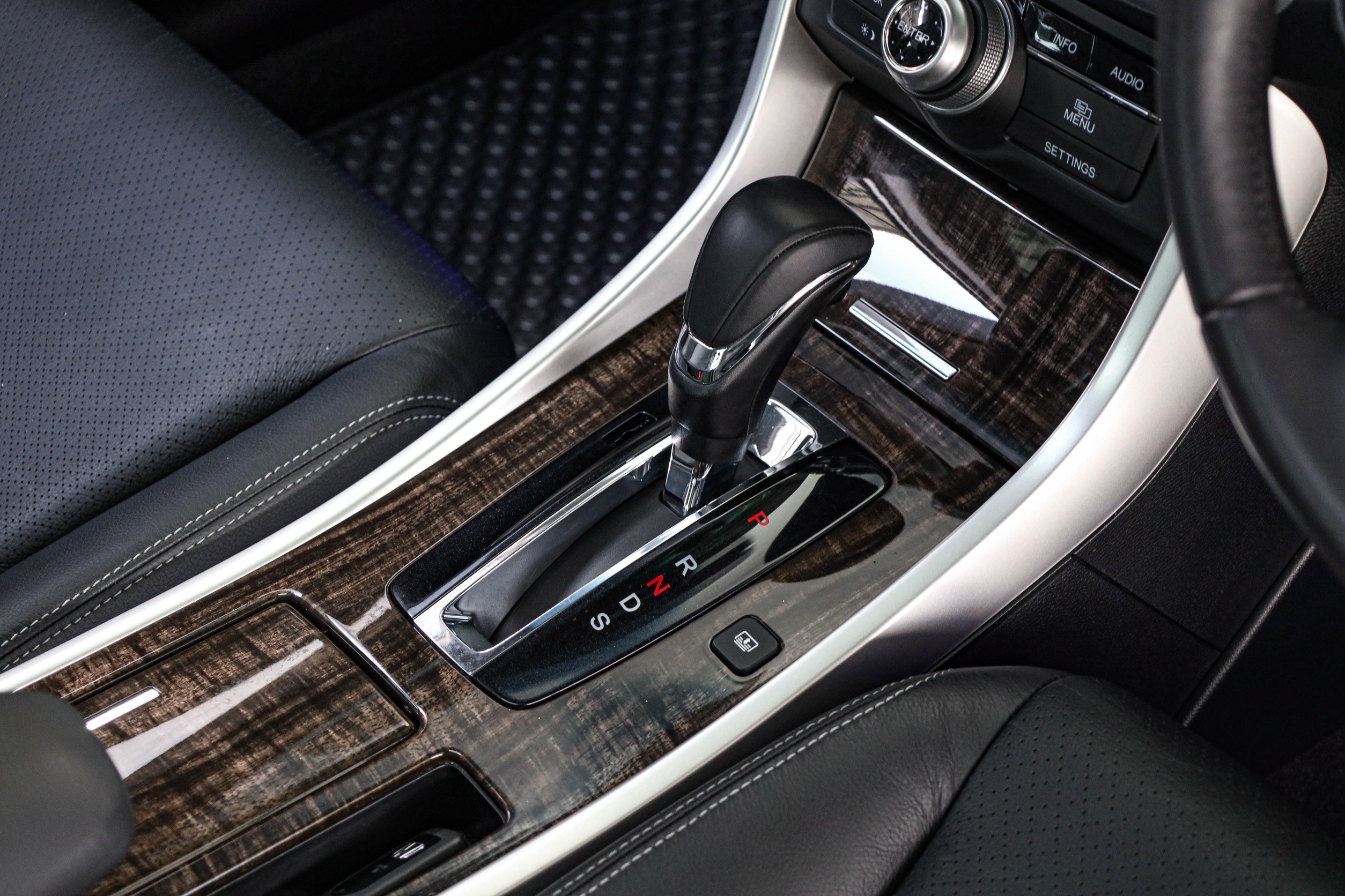 Honda Accord 2.4 Tach PF-รถบ้านมือสอง