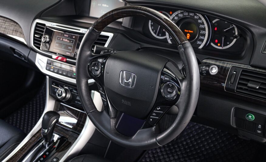 Honda Accord 2.4 Tach PF-รถบ้านมือสอง