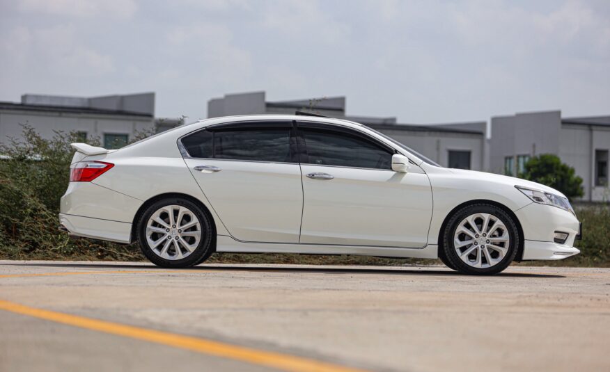Honda Accord 2.4 Tach PF-รถบ้านมือสอง