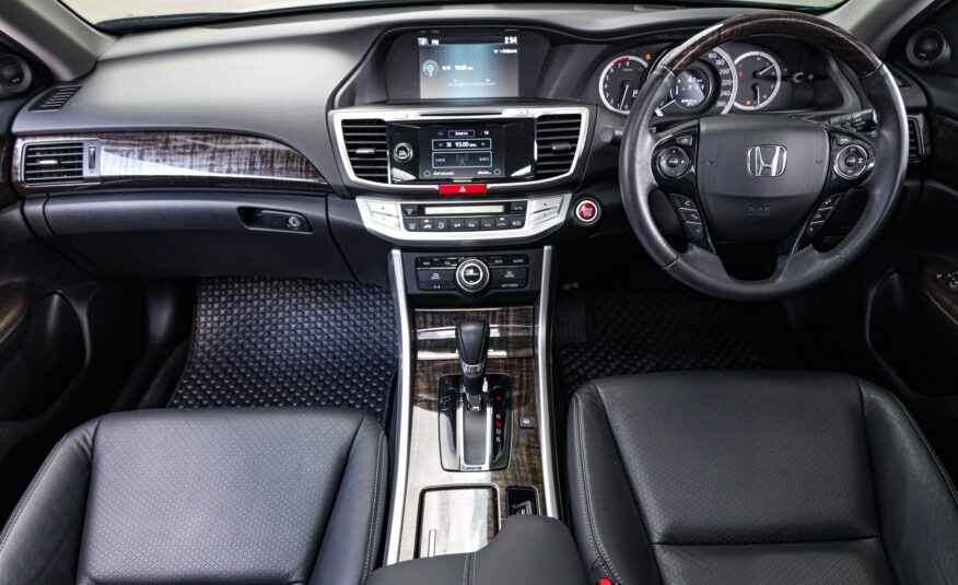 Honda Accord 2.4 Tach PF-รถบ้านมือสอง