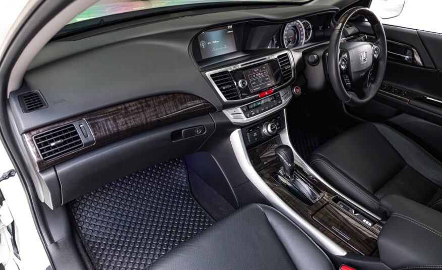 Honda Accord 2.4 Tach PF-รถบ้านมือสอง