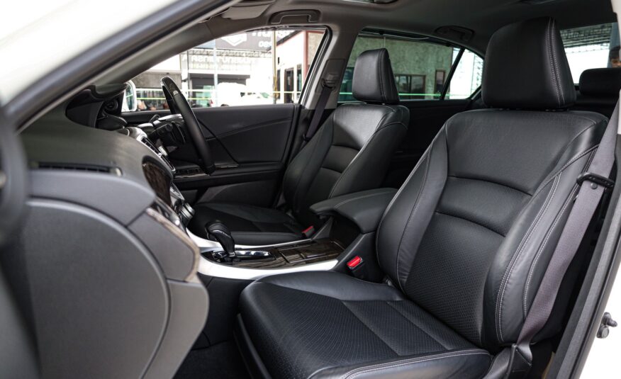 Honda Accord 2.4 Tach PF-รถบ้านมือสอง