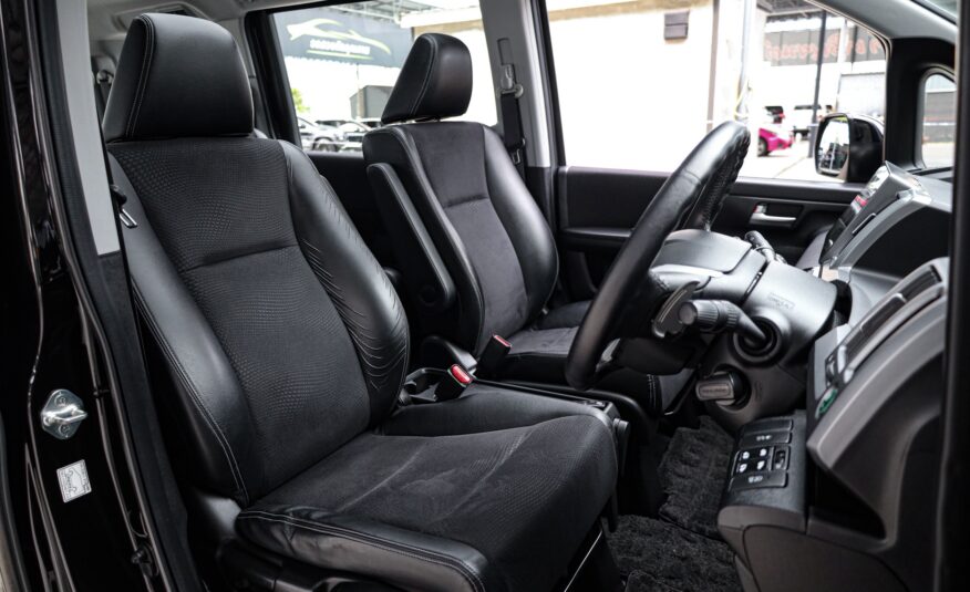 Honda Stepwagon Spada 2.0 E PF-รถบ้านมือสอง