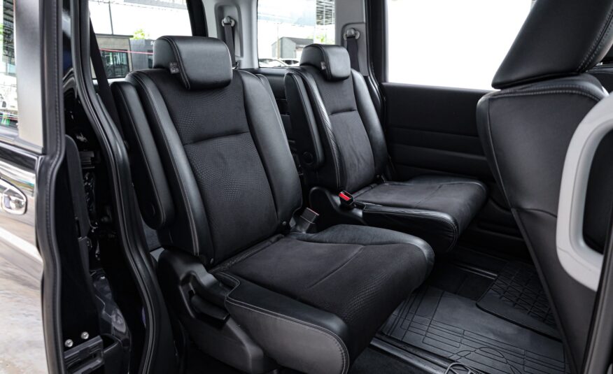Honda Stepwagon Spada 2.0 E PF-รถบ้านมือสอง