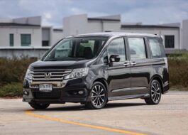 Honda Stepwagon Spada 2.0 E PF-รถบ้านมือสอง