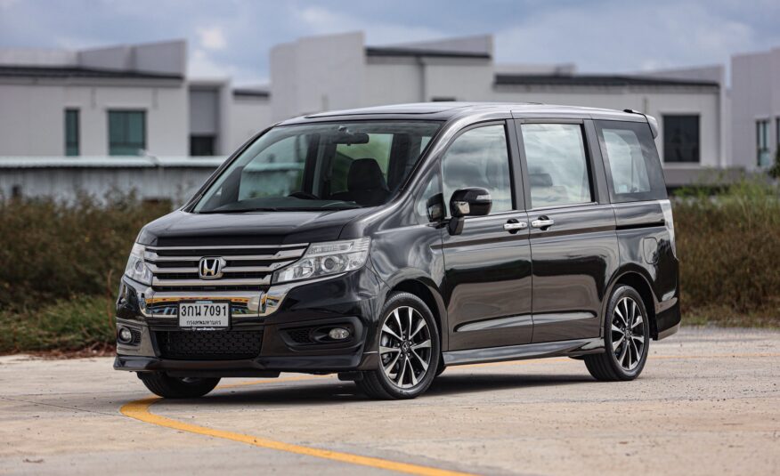 Honda Stepwagon Spada 2.0 E PF-รถบ้านมือสอง
