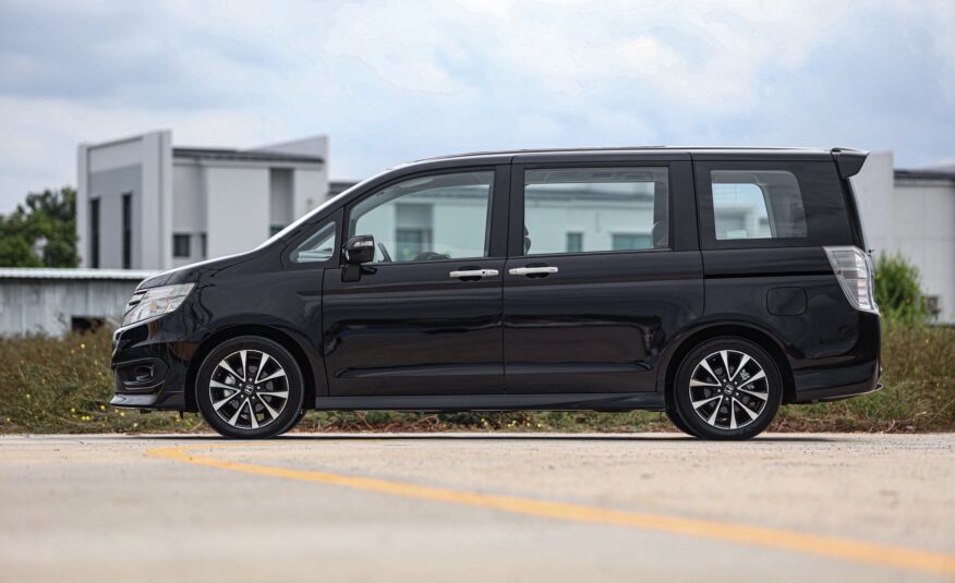 Honda Stepwagon Spada 2.0 E PF-รถบ้านมือสอง