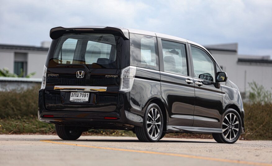Honda Stepwagon Spada 2.0 E PF-รถบ้านมือสอง