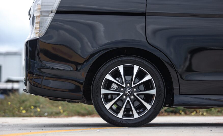 Honda Stepwagon Spada 2.0 E PF-รถบ้านมือสอง
