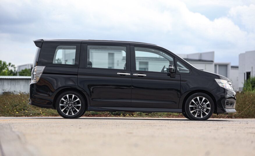 Honda Stepwagon Spada 2.0 E PF-รถบ้านมือสอง