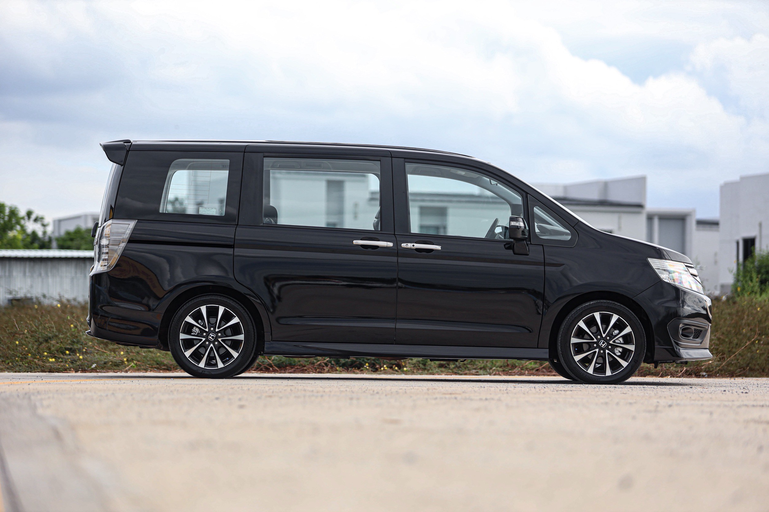 Honda Stepwagon Spada 2.0 E PF-รถบ้านมือสอง