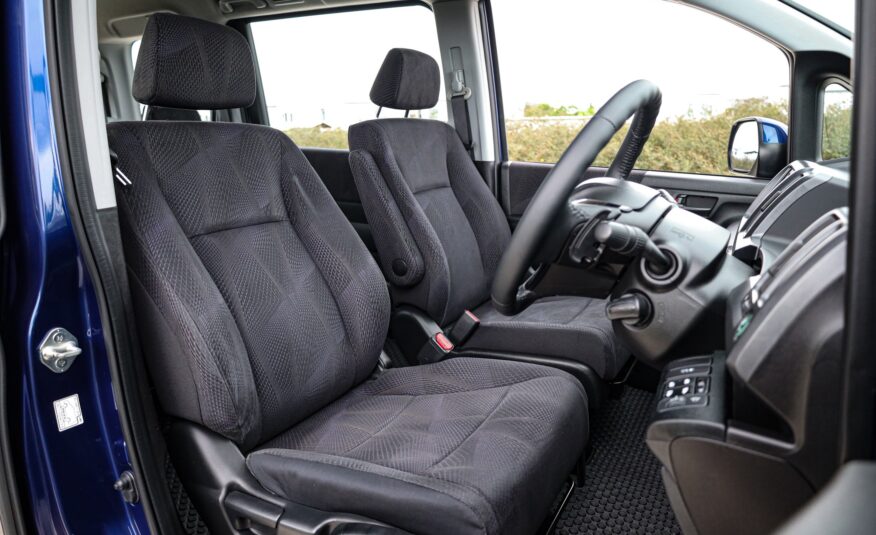 Honda Stepwagon Spada 2.0 PF-รถบ้านมือสอง
