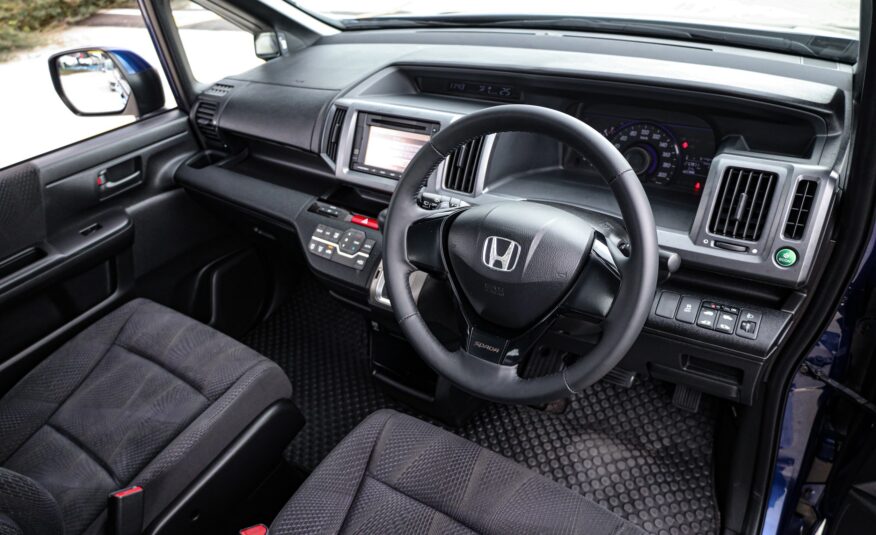 Honda Stepwagon Spada 2.0 PF-รถบ้านมือสอง