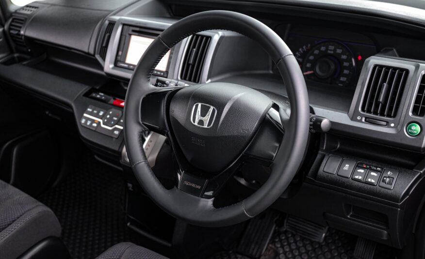 Honda Stepwagon Spada 2.0 PF-รถบ้านมือสอง