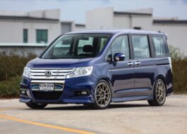 Honda Stepwagon Spada 2.0 PF-รถบ้านมือสอง