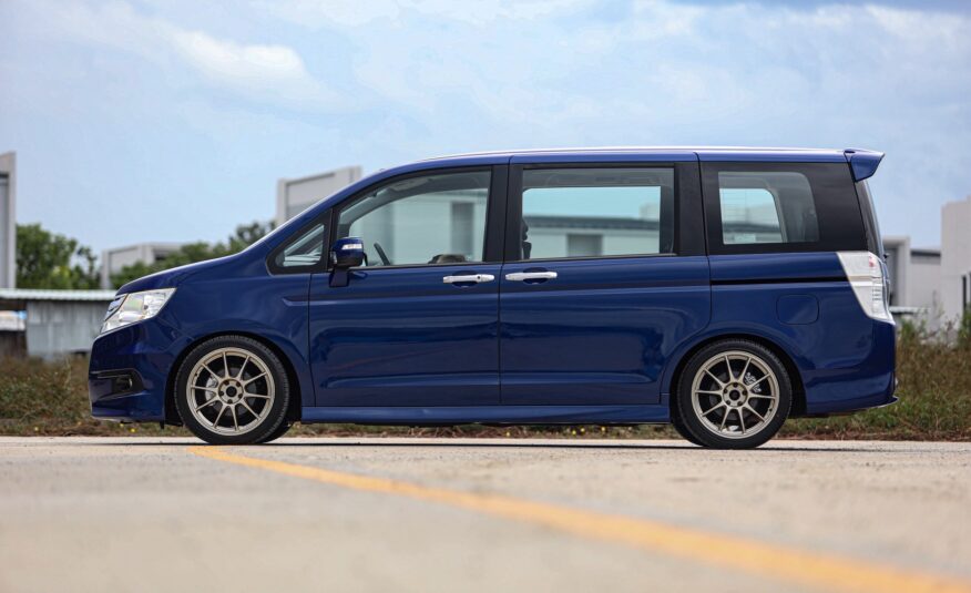 Honda Stepwagon Spada 2.0 PF-รถบ้านมือสอง
