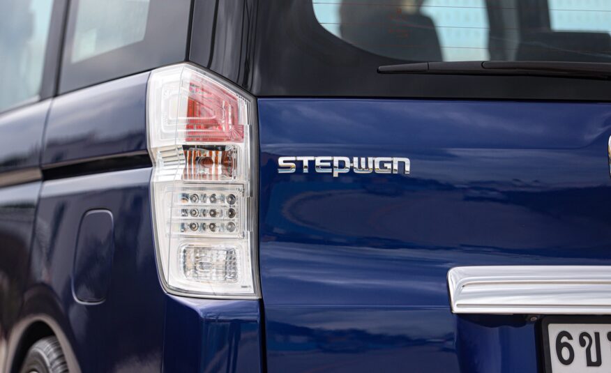 Honda Stepwagon Spada 2.0 PF-รถบ้านมือสอง