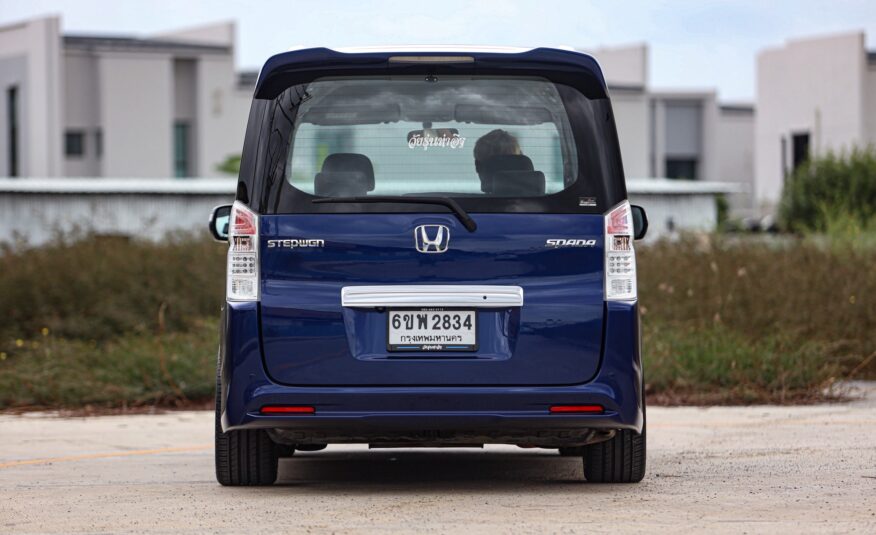 Honda Stepwagon Spada 2.0 PF-รถบ้านมือสอง