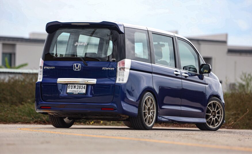 Honda Stepwagon Spada 2.0 PF-รถบ้านมือสอง