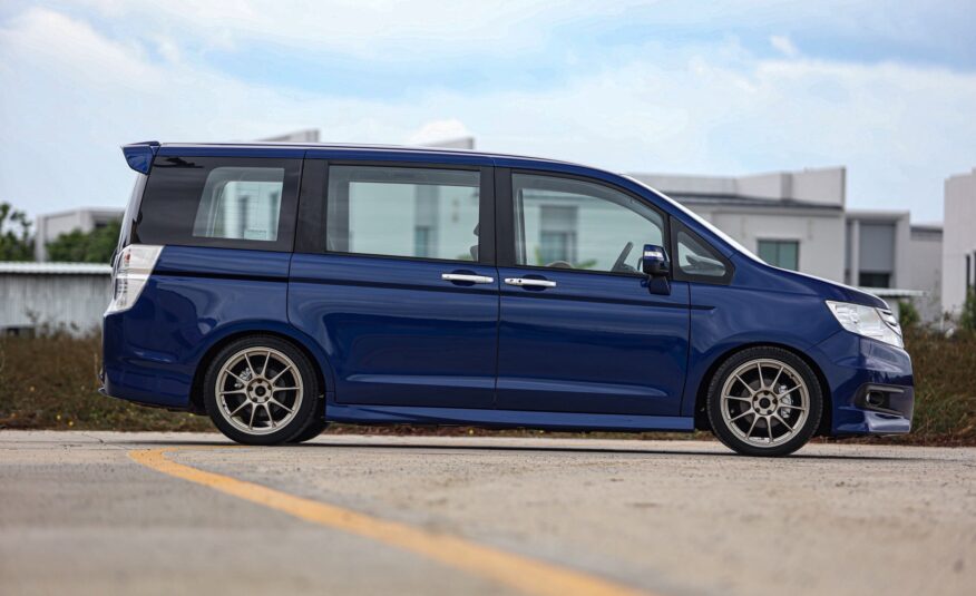 Honda Stepwagon Spada 2.0 PF-รถบ้านมือสอง