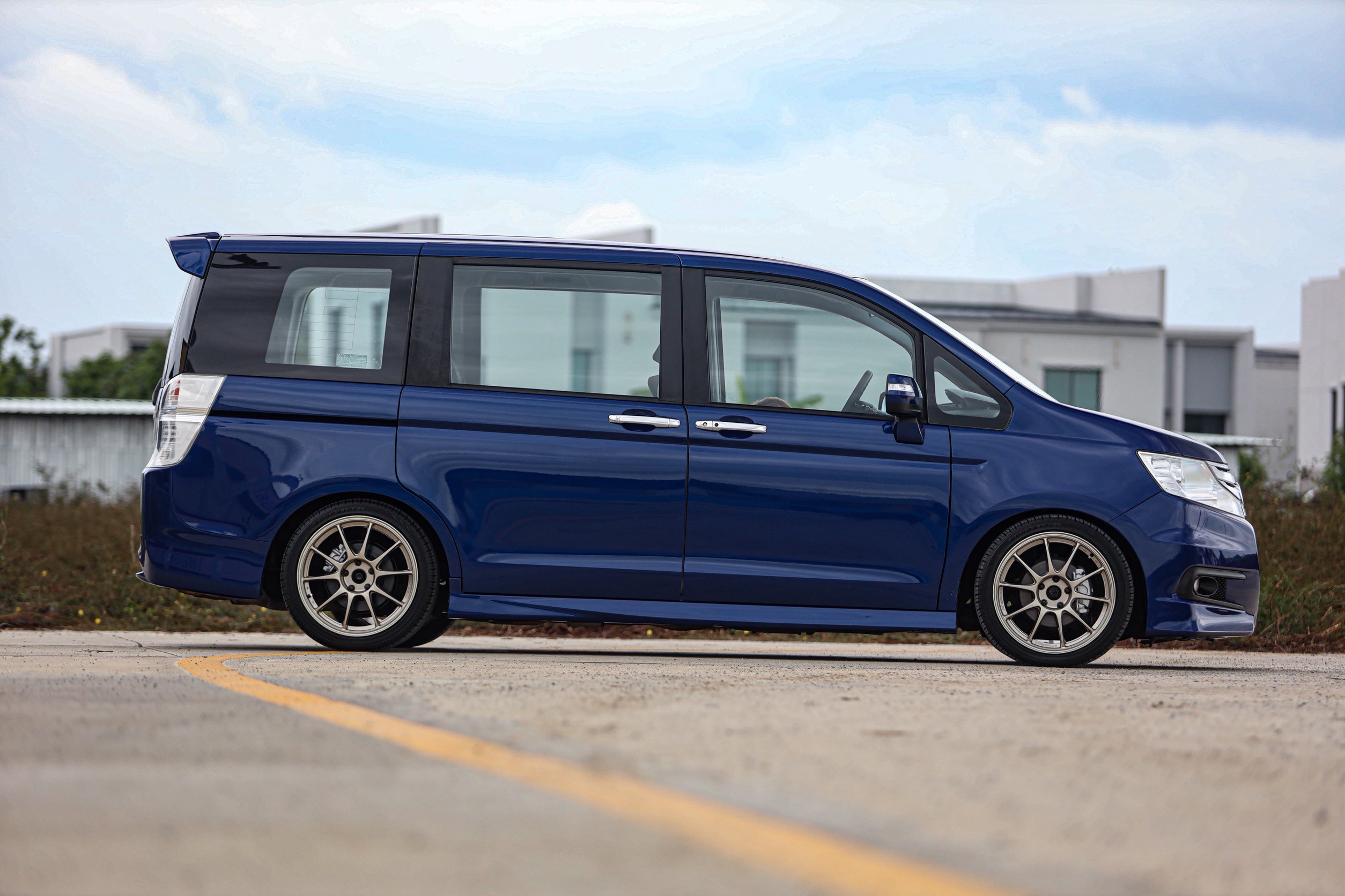 Honda Stepwagon Spada 2.0 PF-รถบ้านมือสอง