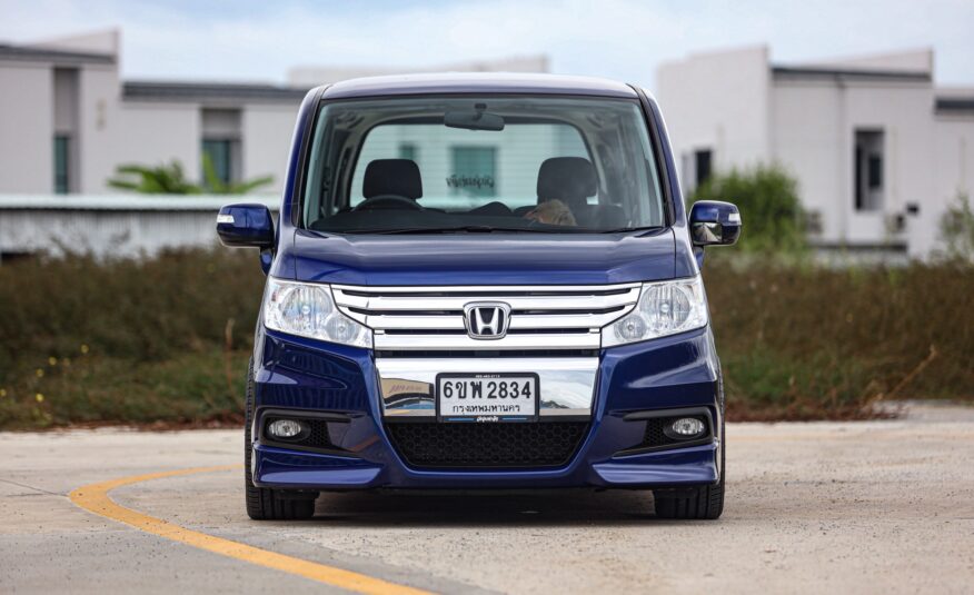 Honda Stepwagon Spada 2.0 PF-รถบ้านมือสอง