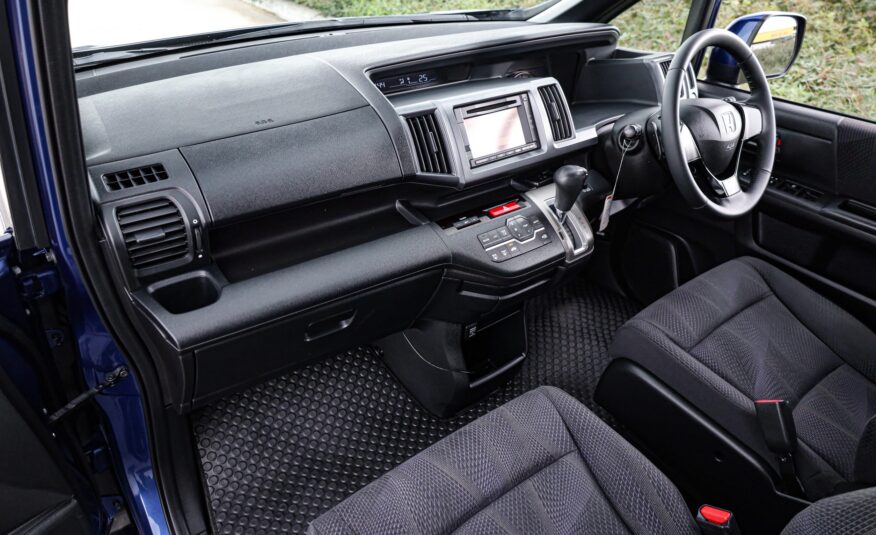 Honda Stepwagon Spada 2.0 PF-รถบ้านมือสอง