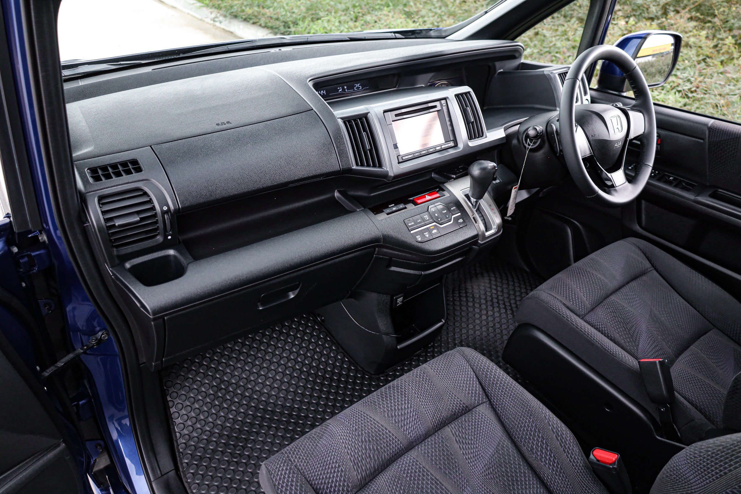 Honda Stepwagon Spada 2.0 PF-รถบ้านมือสอง