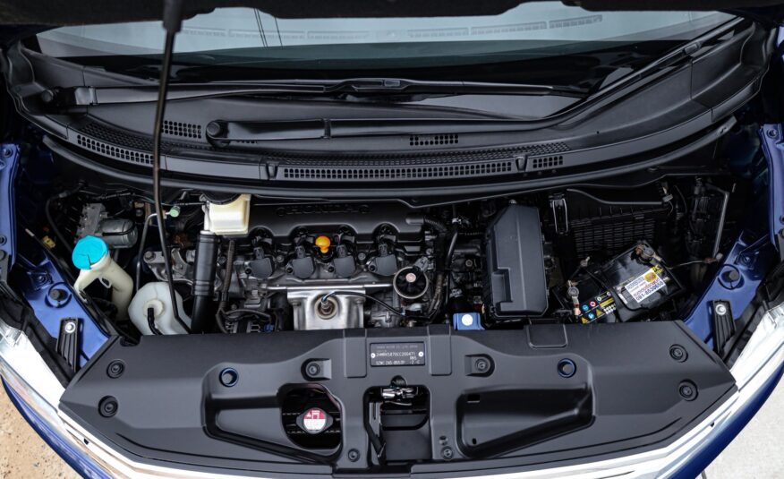 Honda Stepwagon Spada 2.0 PF-รถบ้านมือสอง
