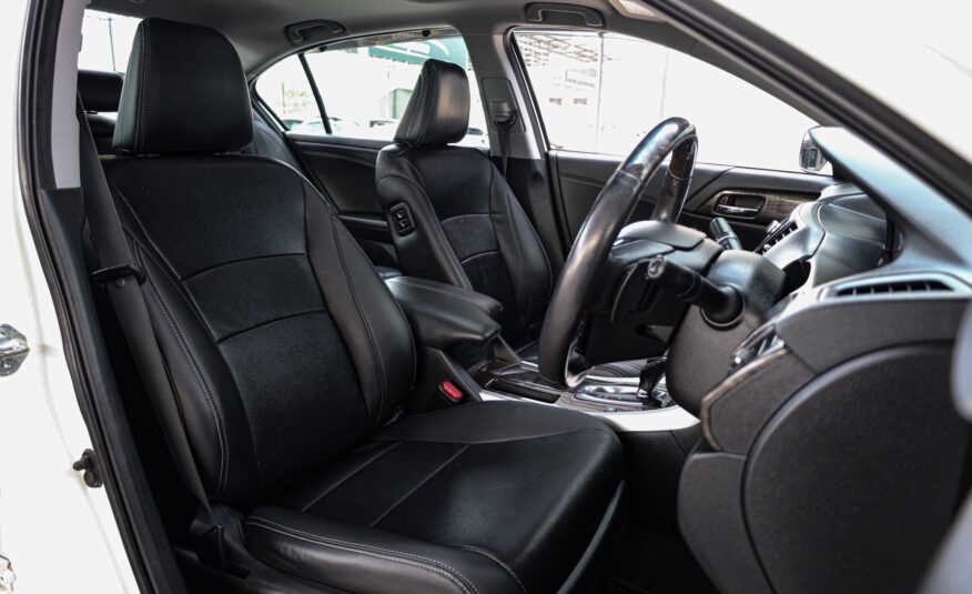 Honda Accord 2.4 Tach PF-รถบ้านมือสอง